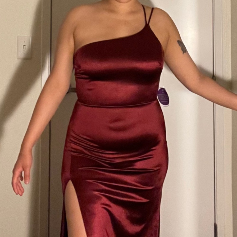 Formal Burgundy Dress - Picture 4 of 7